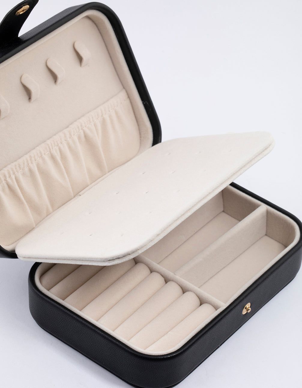 Compact Soft Leather jewelry Case - Pack jewelry like a Qeen