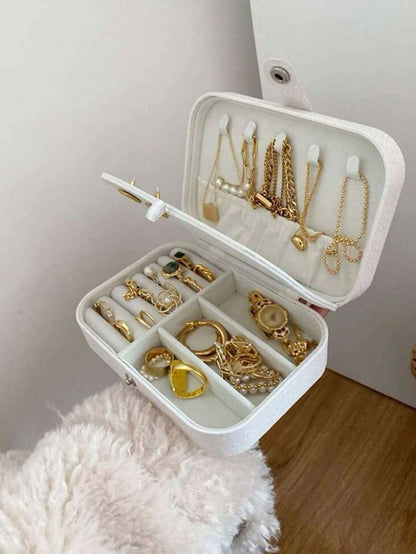 Compact Soft Leather jewelry Case - Pack jewelry like a Qeen